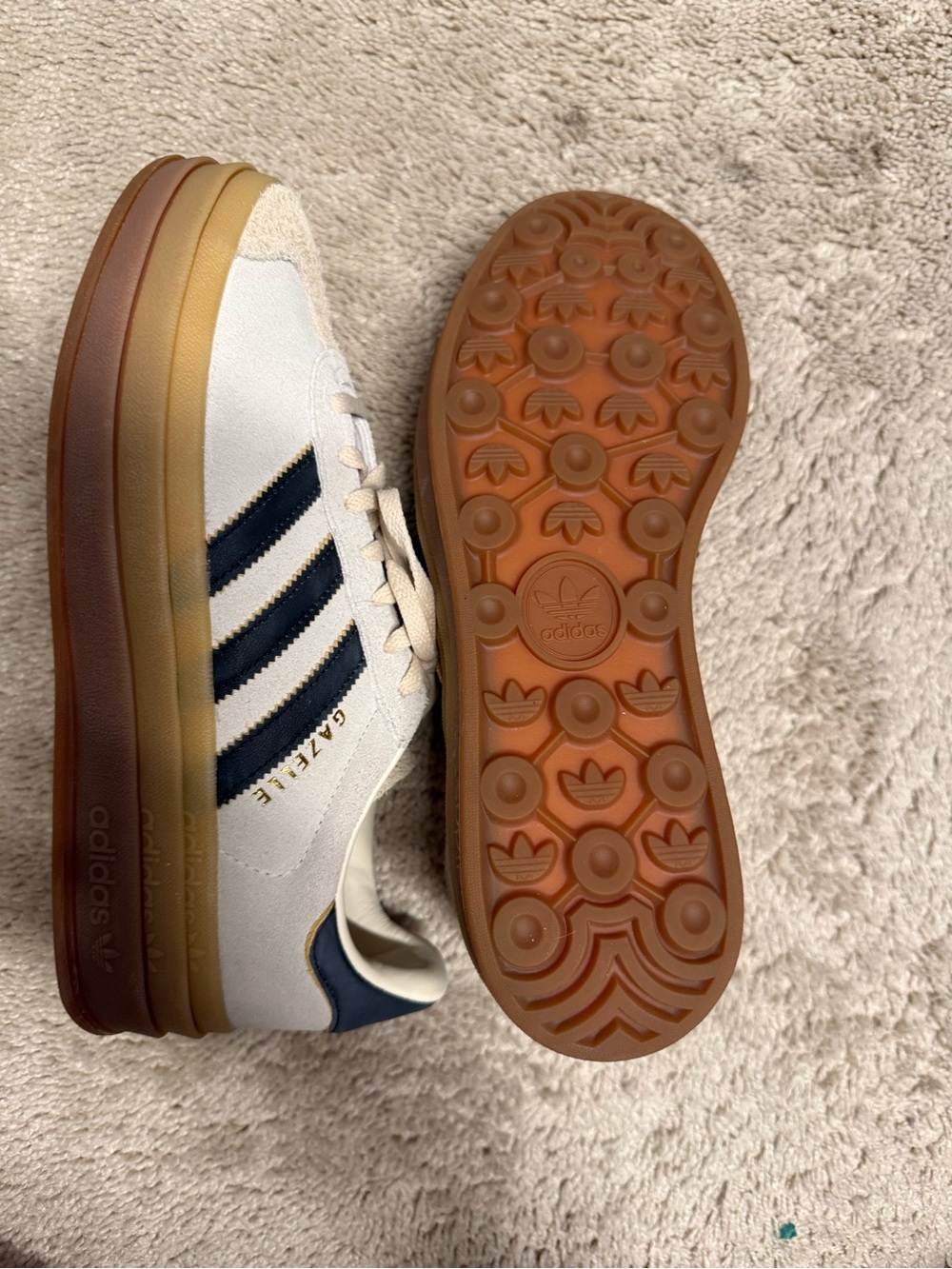 adidas Gazelle Classic Sneakers in crea & Navy